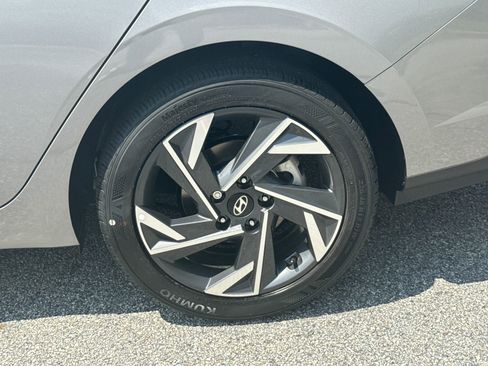 Used 2025 Hyundai Elantra Sport image 19