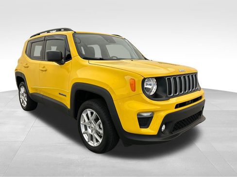Used 2023 Jeep Renegade Latitude w/ Premium Group AWD/4WD image 7