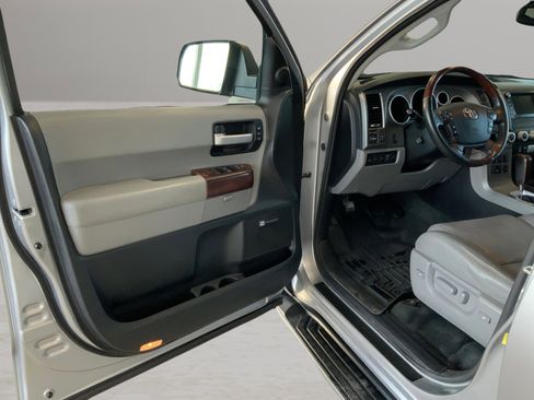 Used 2013 Toyota Sequoia Platinum AWD/4WD image 17