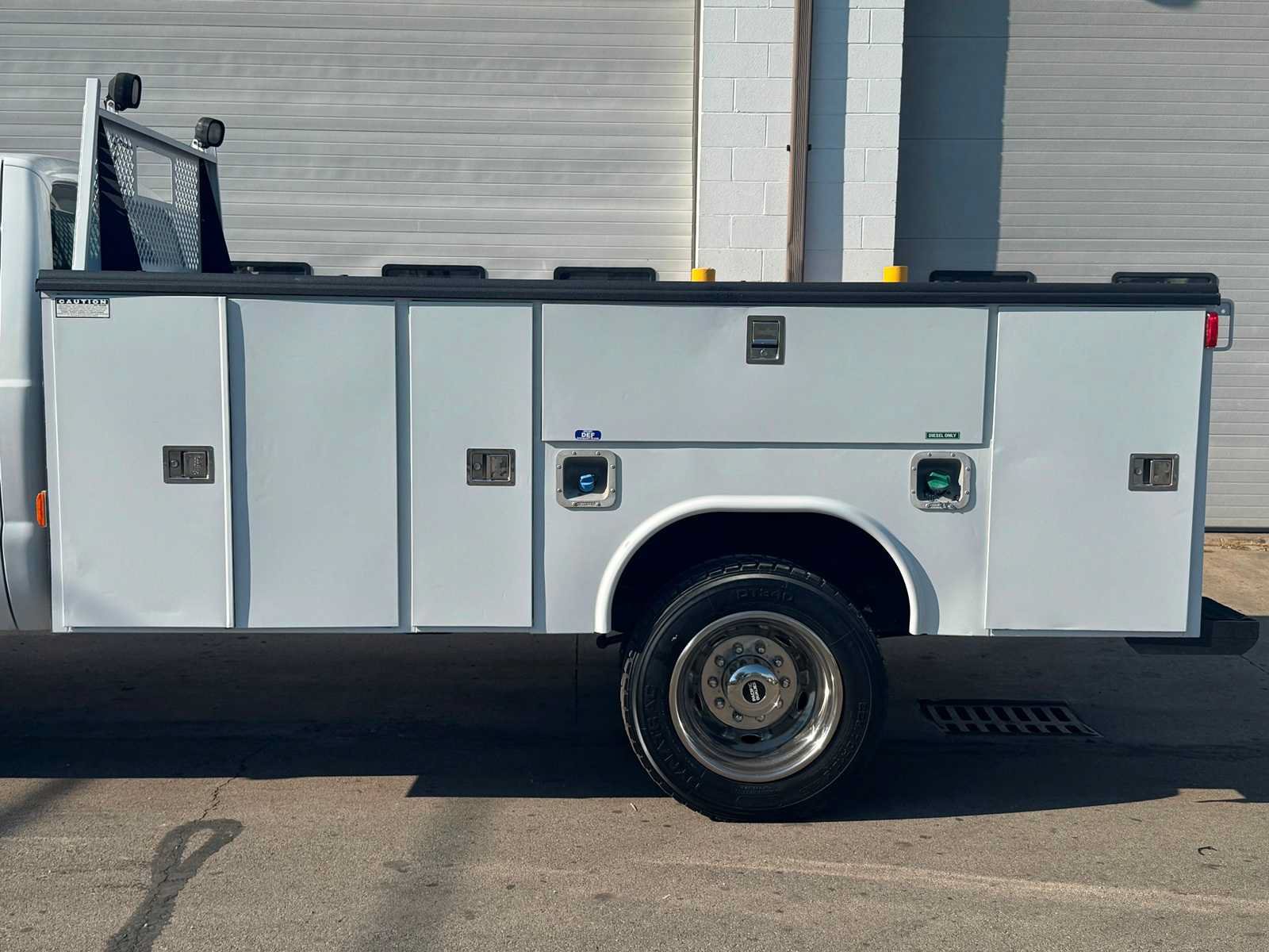 Used 2014 Ford F550 4x4 SuperCab Super Duty w/ Power Equipment Group image 3