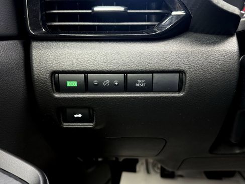 Used 2024 Nissan Sentra SV image 15