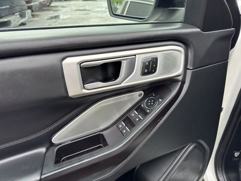 Used 2020 Ford Explorer Platinum w/ Premium Technology Package AWD/4WD image 19