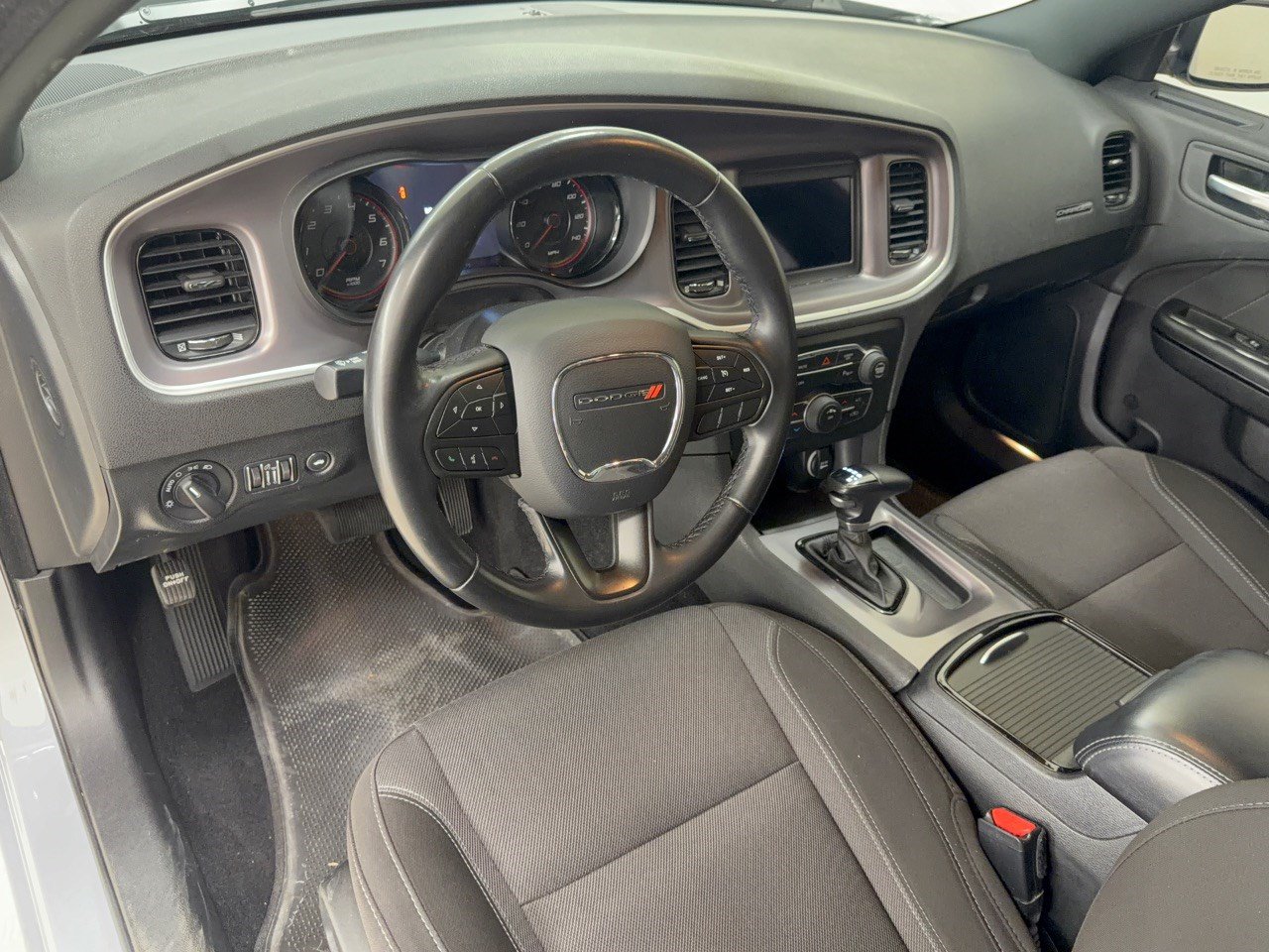 Used 2022 Dodge Charger SXT w/ Blacktop Package RWD image 4
