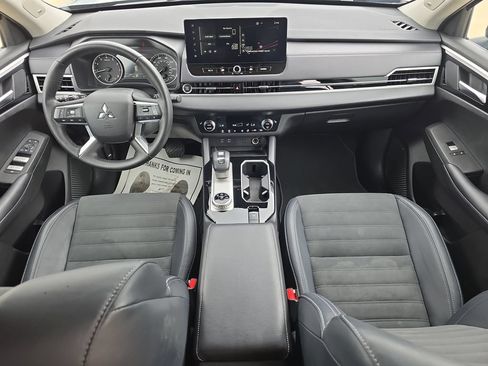 Used 2025 Mitsubishi Outlander SE AWD/4WD image 9