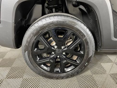 Used 2023 Jeep Renegade Altitude AWD/4WD image 12