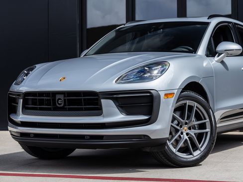 Certified 2025 Porsche Macan image 7
