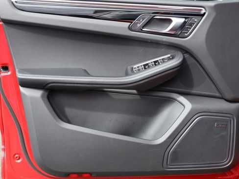 Certified 2024 Porsche Macan Turbo image 14