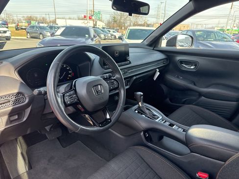 Used 2023 Honda HR-V Sport image 11
