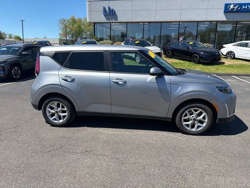 Used 2024 Kia Soul LX w/ Option Group 015 FWD image 2