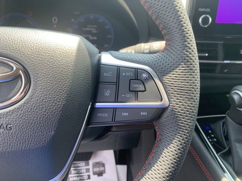 Used 2026 Toyota Sienna XSE FWD image 28