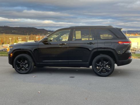 Used 2022 Jeep Grand Cherokee Altitude image 7