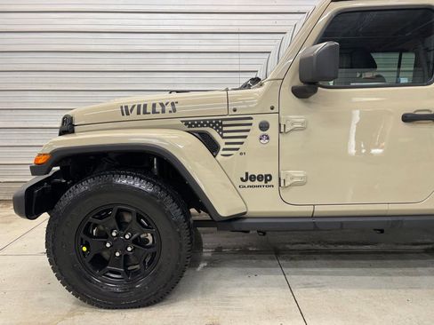 Used 2022 Jeep Gladiator Sport AWD/4WD image 3