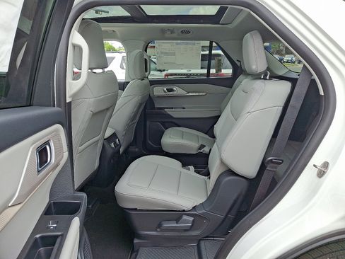 New 2025 Ford Explorer Active w/ Active Comfort Package image 6
