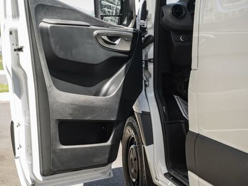 Used 2024 Mercedes-Benz Sprinter 3500 image 37