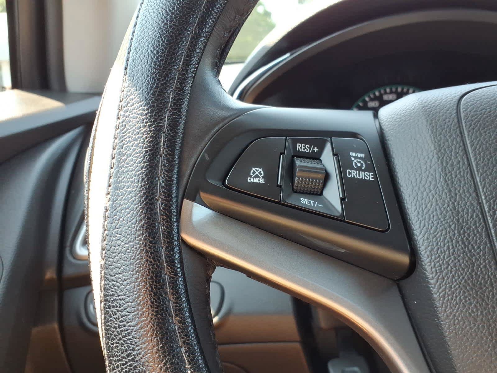 Used 2022 Chevrolet Trax LT w/ Midnight Edition AWD/4WD image 23