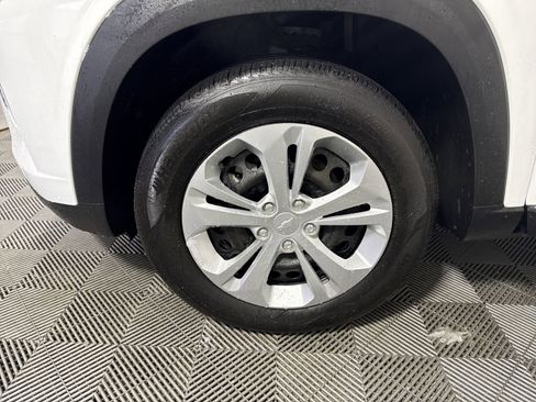 Used 2024 Chevrolet Trax LS image 12