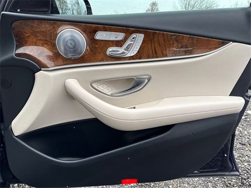 Used 2017 Mercedes-Benz E 300 4MATIC image 23