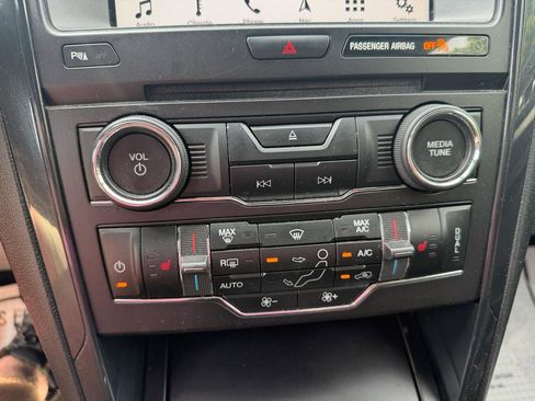 Used 2018 Ford Explorer XLT w/ Equipment Group 202A AWD/4WD image 20