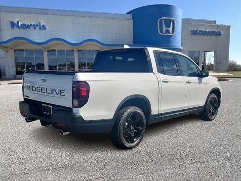 New 2025 Honda Ridgeline Black Edition image 4