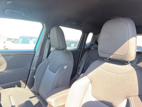 Used 2021 Jeep Renegade Latitude AWD/4WD image 27