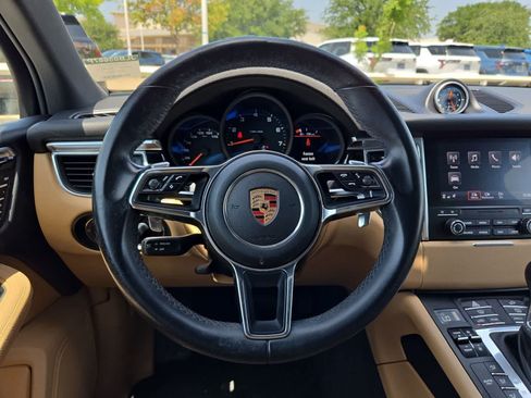 Used 2018 Porsche Macan AWD/4WD image 21