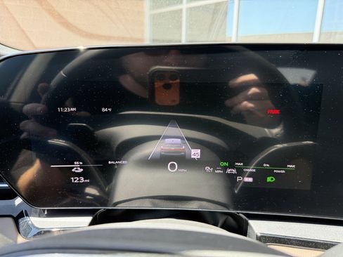 Used 2025 Audi Q6 e-tron Premium w/ Convenience Package RWD image 18