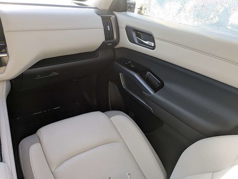 Used 2025 Nissan Pathfinder SL FWD image 19