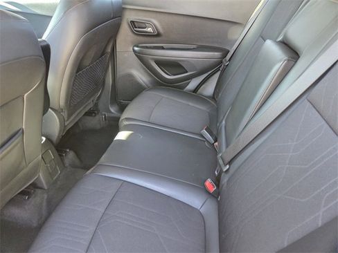 Used 2020 Chevrolet Trax LT w/ LT Convenience Package image 11