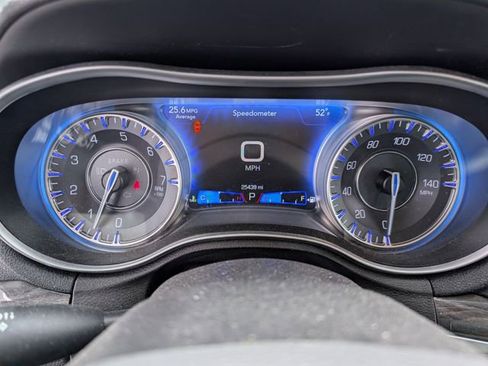 Used 2022 Chrysler 300 Touring L image 9