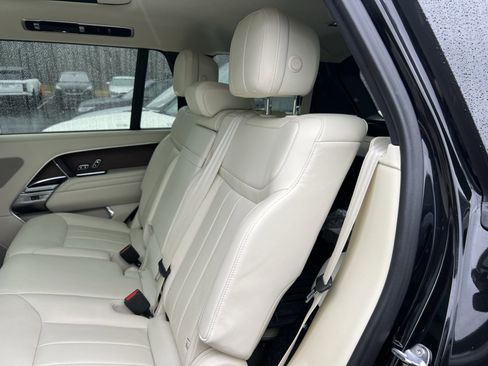 Used 2025 Land Rover Range Rover Long Wheelbase SE image 32