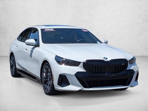 Used 2025 BMW i5 xDrive40 w/ M Sport Package AWD/4WD image 3
