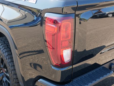 Used 2023 GMC Sierra 1500 Elevation w/ X31 Off-Road Package AWD/4WD image 17