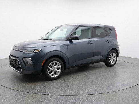 Used 2025 Kia Soul LX w/ LX Technology Package FWD image 3