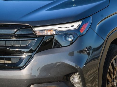 Used 2025 Subaru Forester Sport image 8