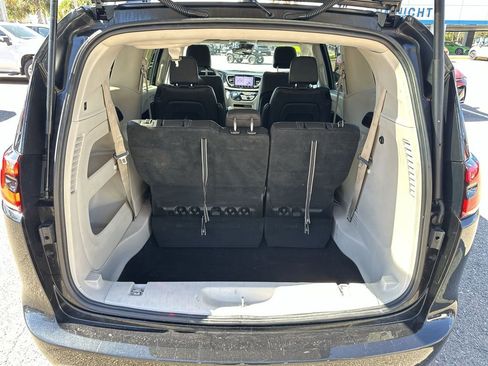 Used 2022 Chrysler Pacifica Touring-L image 24