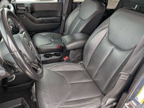 Used 2017 Jeep Wrangler Unlimited Sahara AWD/4WD image 14