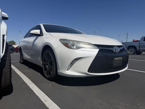 Used 2016 Toyota Camry SE image 11