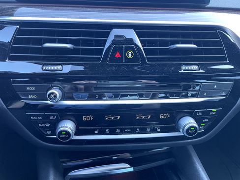 Used 2019 BMW 530i xDrive w/ Premium Package AWD/4WD image 16