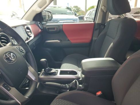 Used 2022 Toyota Tacoma SR5 w/ Technology Package RWD image 10