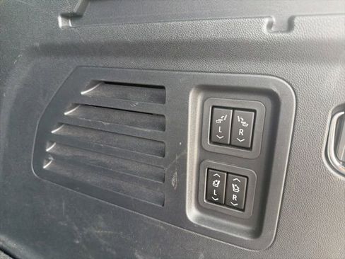 Used 2024 Chevrolet Traverse RS FWD image 9
