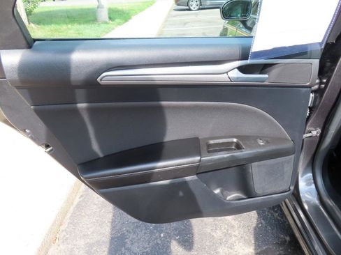Used 2020 Ford Fusion SE FWD image 18