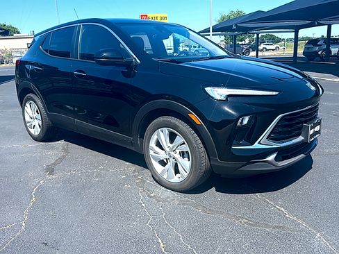 Used 2025 Buick Encore GX Preferred FWD image 3