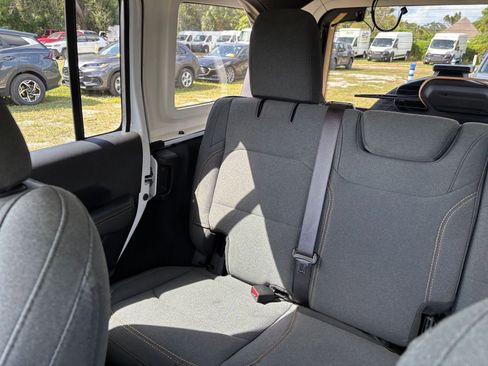 Used 2025 Jeep Wrangler Sahara image 39