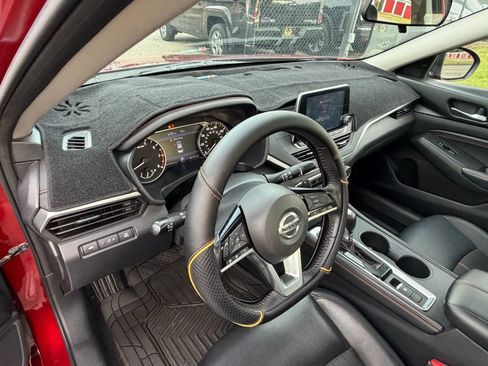 Used 2019 Nissan Altima 2.5 SR w/ SR Premium Package image 9