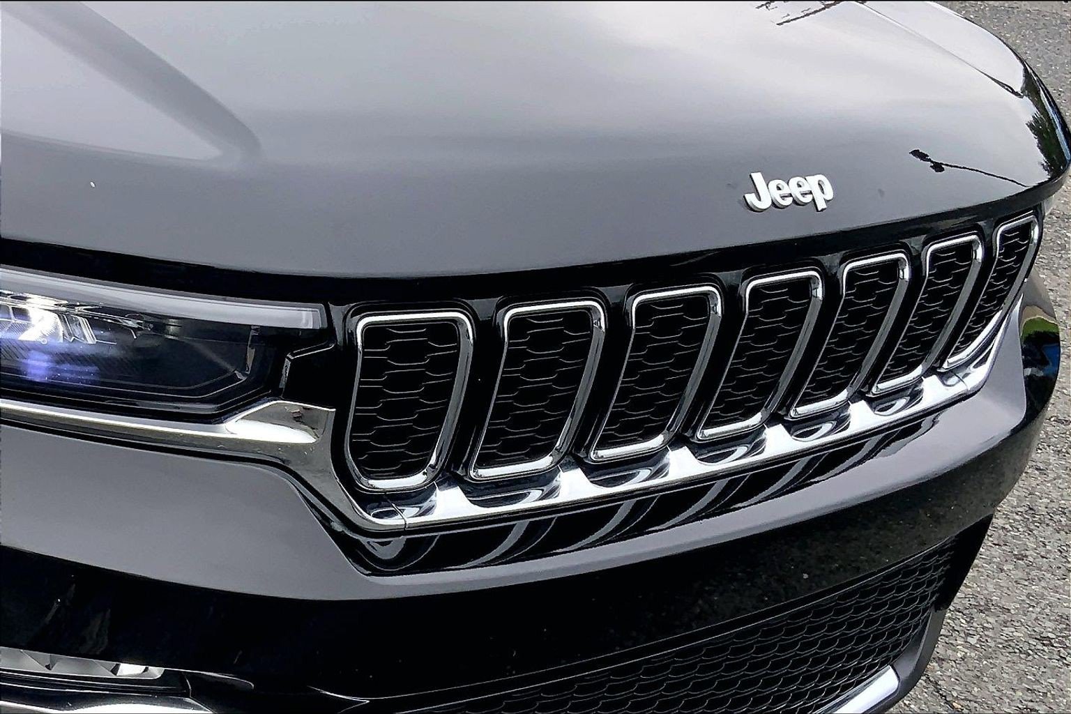 Certified 2024 Jeep Grand Cherokee Limited AWD/4WD image 28