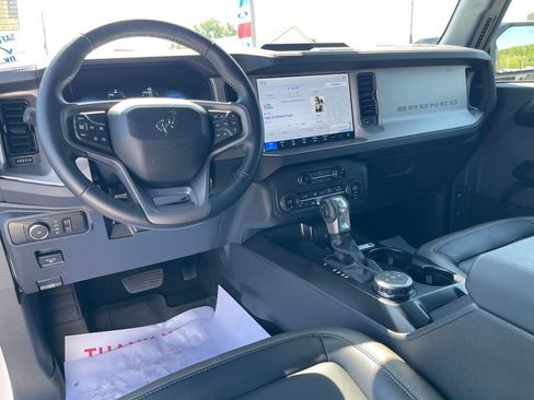 Used 2025 Ford Bronco Outer Banks AWD/4WD image 11