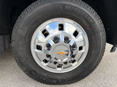 Used 2024 Chevrolet Silverado 3500 LTZ AWD/4WD image 5