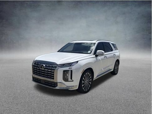 Used 2023 Hyundai Palisade Calligraphy FWD image 3