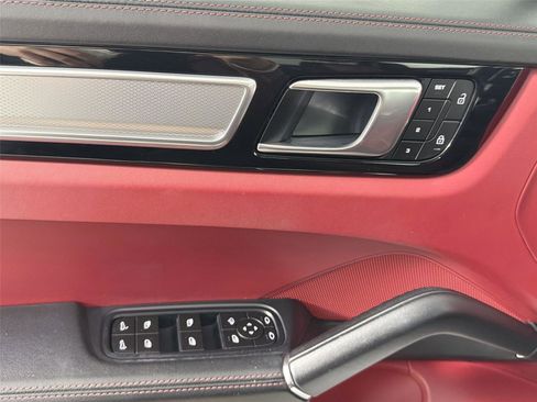 Certified 2023 Porsche Cayenne Platinum Edition AWD/4WD image 31