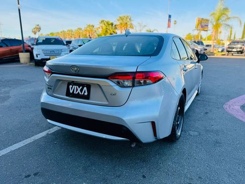 Used 2021 Toyota Corolla LE image 4